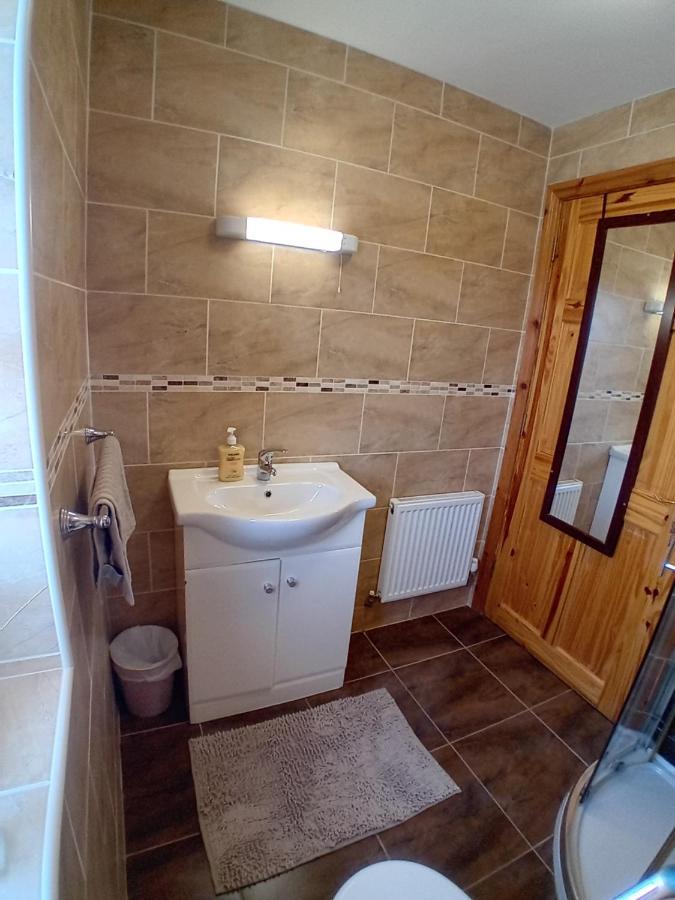 The Red Door Townhouse Apartment Ardara Kültér fotó